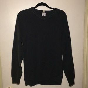 Men’s navy blue Columbia sweater.